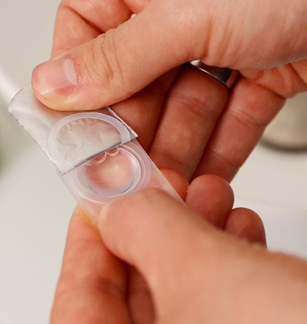 CH-5244 VD_LB - Web - Hard contact lenses vs soft contact lenses_banner