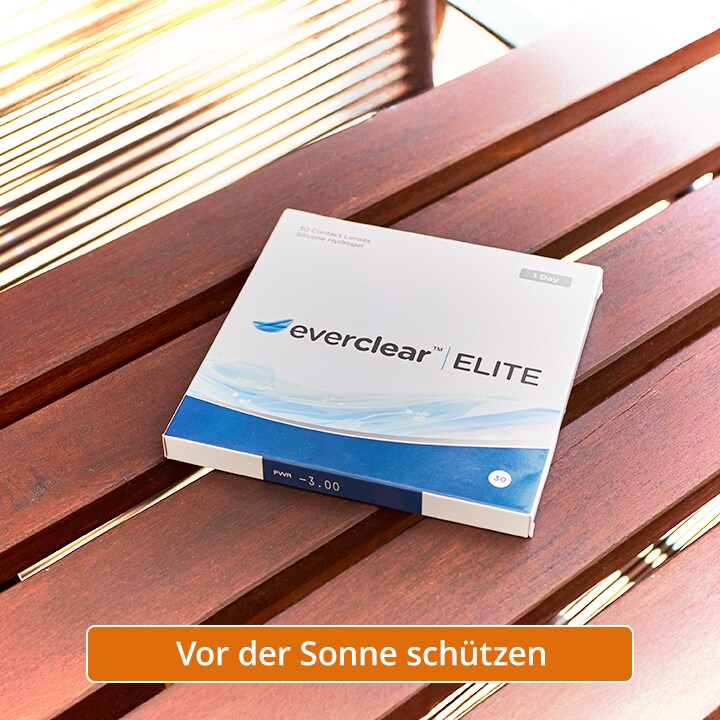 Packung everclear ELITE Kontaktlinsen auf einem Tisch
